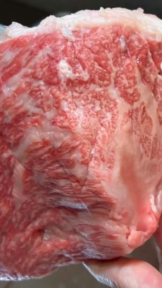舞鶴キッチンの看板食材の一つ、世界最高峰の牛肉「Kobe B...