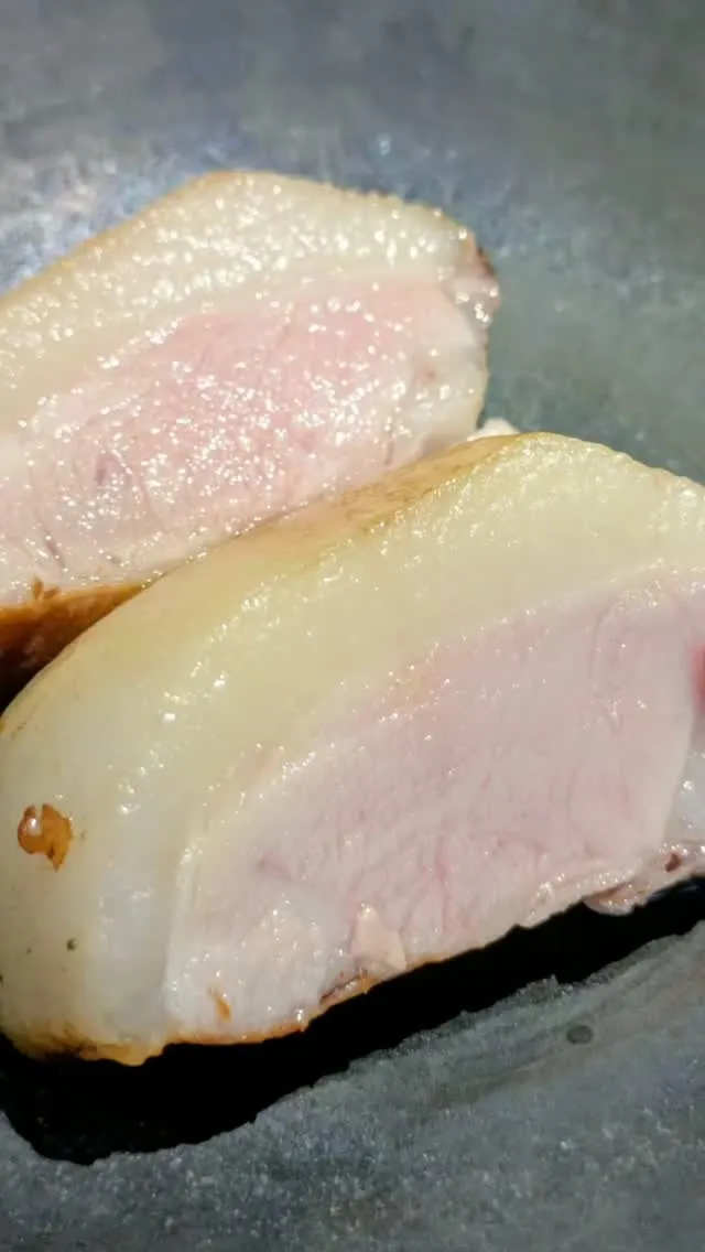 「カシューナッツ黒麹豚」